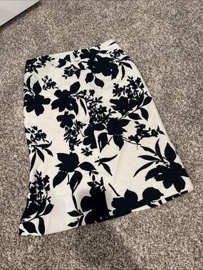 Harold's Black and White Floral Pencil Skirt - small creme stain on bottom